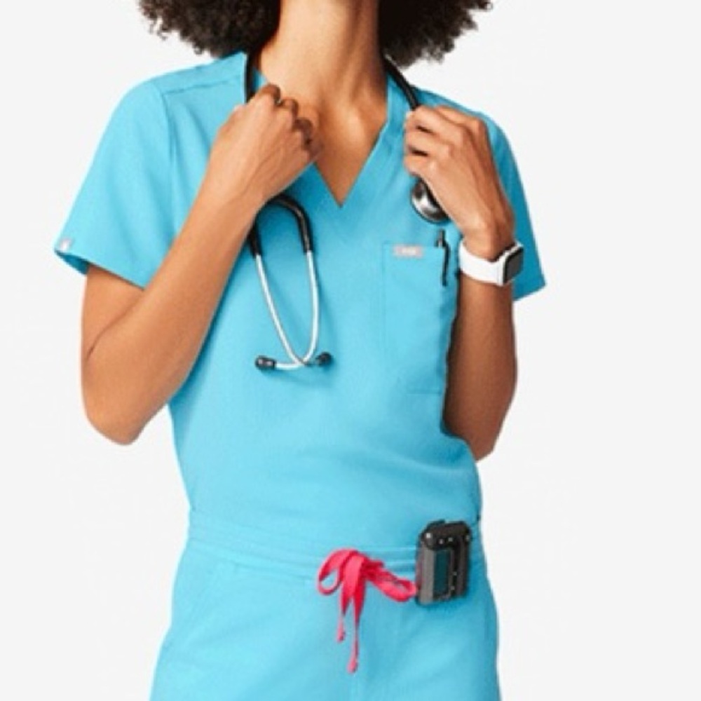 ⭐️🔥FIGS NEON BLUE CATARINA SCRUB TOP🔥⭐️ NEVER WORN ‼️